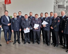 Der Ortsbrandmeister aus Barwedel, Kai Plankemann (3. von links) wurde im Rahmen der Dienstversammlung der Kreisfeuerwehr Gifhorn zum ersten Hauptbrandmeister befördert