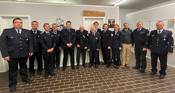 Letztes Gruppenbild als Chef: Karl-Heinz Kuhlgatz (links) gibt das Kommando ab an Alexandra Lippke-Kubsch (3. v. l.) ab